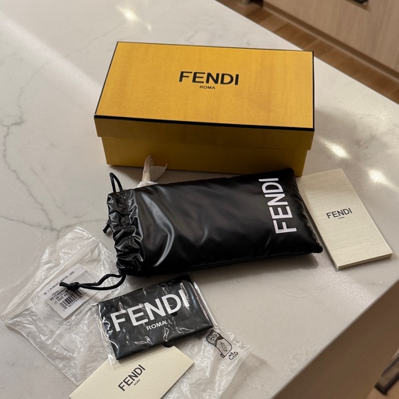 Fendi Sunglasses with Monogram Lenses - Picture 4 of 7